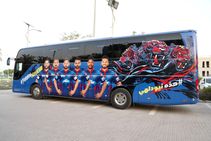 Ipl 2022 Delhi Capitals Team Bus Attacked By Miscreants Mumbai Police Registers Fir
