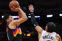 Nba Phoenix Suns First Into Playoffs With Victory Over Miami Heat