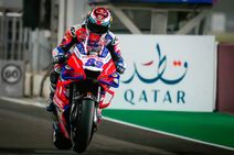 Qatar Gp Martin On Pole Ducatis Take A 1 2 To Deny Honda