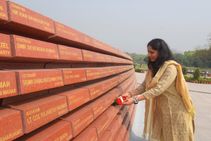 Para Shuttler Manasi Joshi Pays Homage To Fallen Galwan Valley Heroes At National War Memorial