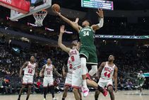 Milwaukee Bucks Golden State Warriors Punch Tickets To Second Round