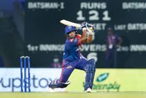 Ipl 2022 Twitterati Slam Delhi Capitals Decision For Not Sending Safaraz Khan To Bat