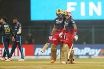 Ipl 2022 Rcb Vs Gt Virat Kohli Powers Royal Challengers To Smooth Win Stay Alive In Playoffs Race