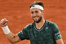 French Open Ruud Beats Cilic To Reach Roland Garros Final Protester