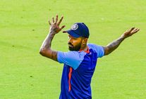 Dinesh Karthik Is An Inspiration For Other Cricketers Says Hardik Pandya