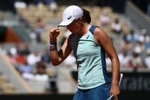 French Open Swiatek Soars Into Roland Garros Semis With 33rd Straight Win