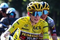 Tour De France Vingegaard Seals Maiden Title As Philipsen Sprints To Stage Win In Paris
