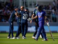 Hundreds Weren T Scored Aunt S Backyard While Playing Candy Crush Akhtar Hits Out Kohli Critics