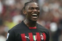 Milan Beat Inter Rafael Double In Serie A Derby Della Madonnina