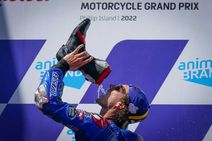 Australian Gp Rins Wins Last Lap Duel With Marquez Bagnaia Is The New Leader As Quartararo Crashes