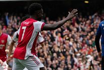 Premier League Gunners Stay On Top Manchester United Held Mount Double Powers Blues