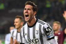 Torino 0 1 Juventus Vlahovic Lifts The Gloom With Derby Winner For Bianconeri