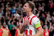 Europa League Psv Vs Arsenal Highlights Veerman And De Jong Make Sorry Gunners Wait On Top Spot