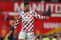 Cristiano Ronaldo S 700th Goal Powers Manchester United To Win At Everton