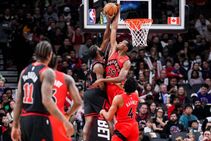 Donovan Mitchell Propels The Cleveland Cavaliers Past The Los Angeles Lakers Toronto Raptors Win Without Pascal Siakam