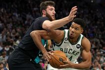 Nba Giannis Antetokounmpos Milwaukee Bucks Portland Trail Blazers Jalen Brunson New York Knicks