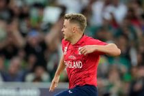 T20 World Cup 2022 Final Sam Curran Adil Rashid Help England Restrict Pakistan To 137 