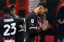 Serie A Olivier Giroud Scores Winner Sent Off Milan Beat Spezia 2 