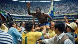 Pele Dies Brazil Greats Defining Moments From World Cup Magic To Copa Libertadores Glory