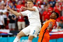 Denzel Dumfries Chelsea And Manchester United Target Available For 50 Million