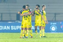 Isl Hyderabad Fc Vs East Bengal Hyderabad Go Top After 2 0 Win