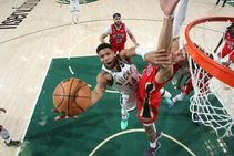 Giannis Antetokounmpo Scores An Even 50 In Milwaukee Bucks Blowout Victory