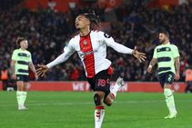 Southampton 2 0 Manchester City Guardiola S Below Strength Side Eliminated From Efl Cup