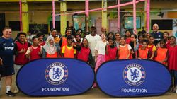 Chelsea Fc Legend Jimmy Floyd Hasselbaink Holds Masterclass For Under Priviledged Kids In Dharavi