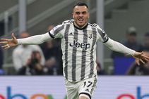 Inter 0 1 Juventus Report Filip Kostic Strike Closes Gap Serie A Champions League