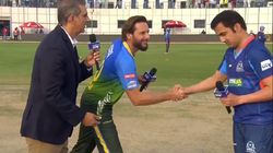 Main Jhukega Nahi Twitter Reacts To Gautam Gambhir S Hilarious Handshake Moment With Shahid Afridi