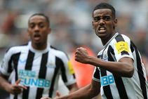 Newcastle United 6 1 Tottenham Magpies Humiliate Sorry Spurs In Top Four Battle