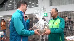 Pak Vs Aus Pakistan Cricketers Give Christmas Gifts To Rivals Ahead Of Boxing Day Test