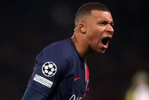 Kylian Mbappe Stars As Psg Brush Aside Us Orleans