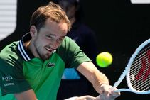 Australian Open 2024 Daniil Medvedev Battles Melbourne Heat Before Opponent Terence Atmane Retires