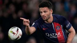Paris St Germain Go 11 Points Clear At Top Of Ligue 1 After Win Over Lyon