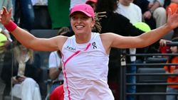 Swiatek Seals Italian Open Hat Trick After Soaring Past Sabalenka
