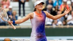 Swiatek Steamrollers Vondrousova To Soar Into Roland Garros Semi Finals