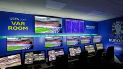 Euro 2024 Var Decisions Stadium Screen Uefa Roberto Rosetti
