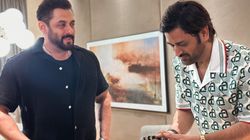Viral Video Salman Khan Attends Ms Dhoni 43rd Birthday Celebration