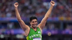 Watch Arshad Nadeem Wins Hearts Stops Victory Lap After Spotting Indian Flag And Fans