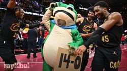 Cavs Celebrate 14 0 Start With New Frog Mascot 
