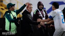 Mexico Coach Aguirre Struck By Beer Can After Honduras Defeat 