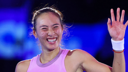 Wta Finals Zheng Qinwen Edges Barbora Krejcikova To Reach Riyadh Showpiece