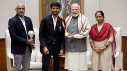 Pm Narendra Modi Meets World Chess Champion D Gukesh Receives Autographed Chessboard