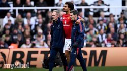 Man Utd Joshua Zirkzee Out For Season Hamstring Injury 