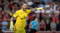 Bayer Leverkusen Sign Goalkeeper Flekken From Brentford 