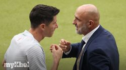 Poland Manager Probierz Resigns Lewandowski Row 