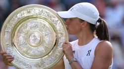 Iga Swiatek Scripts History Dominates Amanda Anisimova 6 0 6 0 To Clinch Maiden Wimbledon Crown