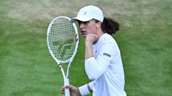 Wimbledon Swiatek Downs Tauson To Ease Into Last Eight