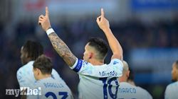 Inter Martinez Chivu Supports Captain Performance 